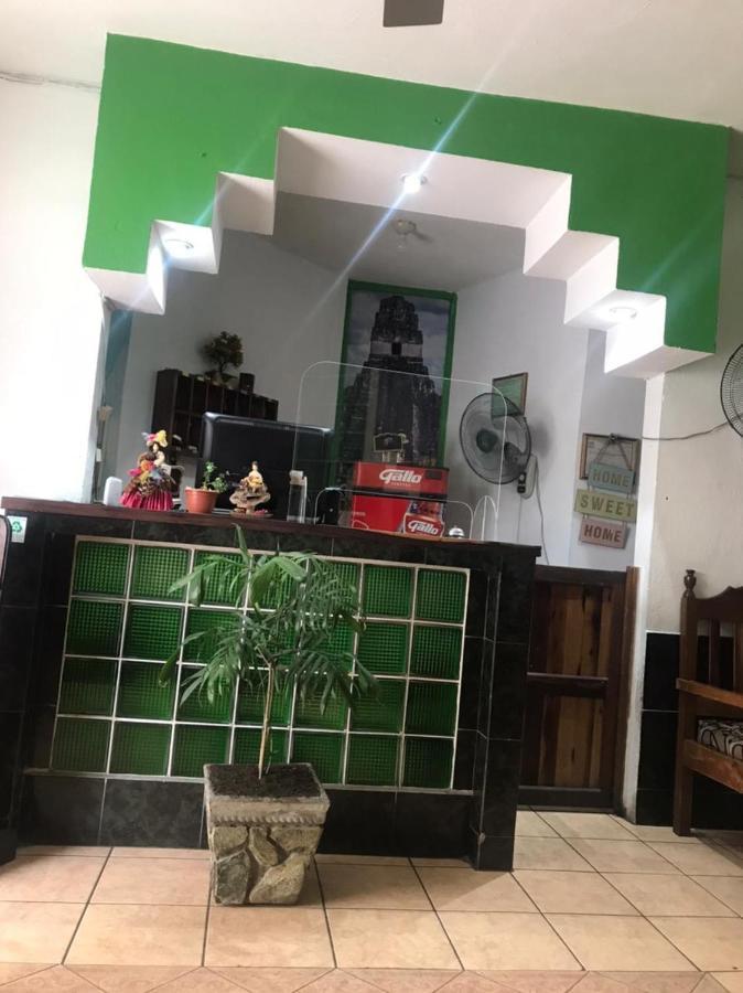 Green Monkey Hostel ฟลอเรส ภายนอก รูปภาพ