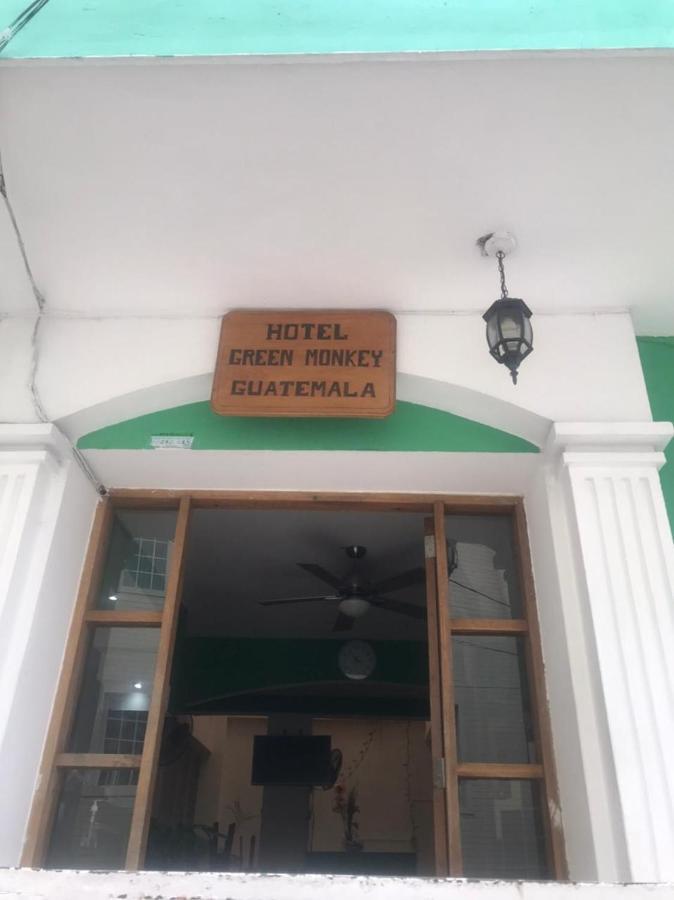 Green Monkey Hostel ฟลอเรส ภายนอก รูปภาพ