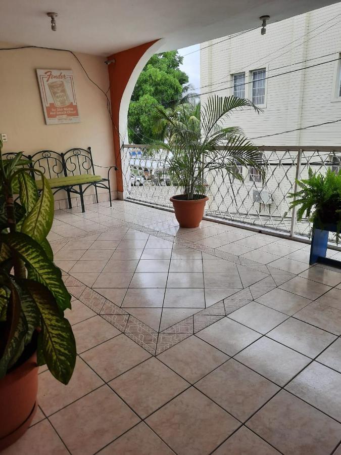 Green Monkey Hostel ฟลอเรส ภายนอก รูปภาพ
